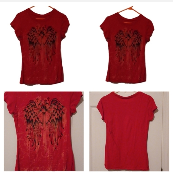 💙🌺Red Graphic Tee with Wing Design - Picture 1 of 9